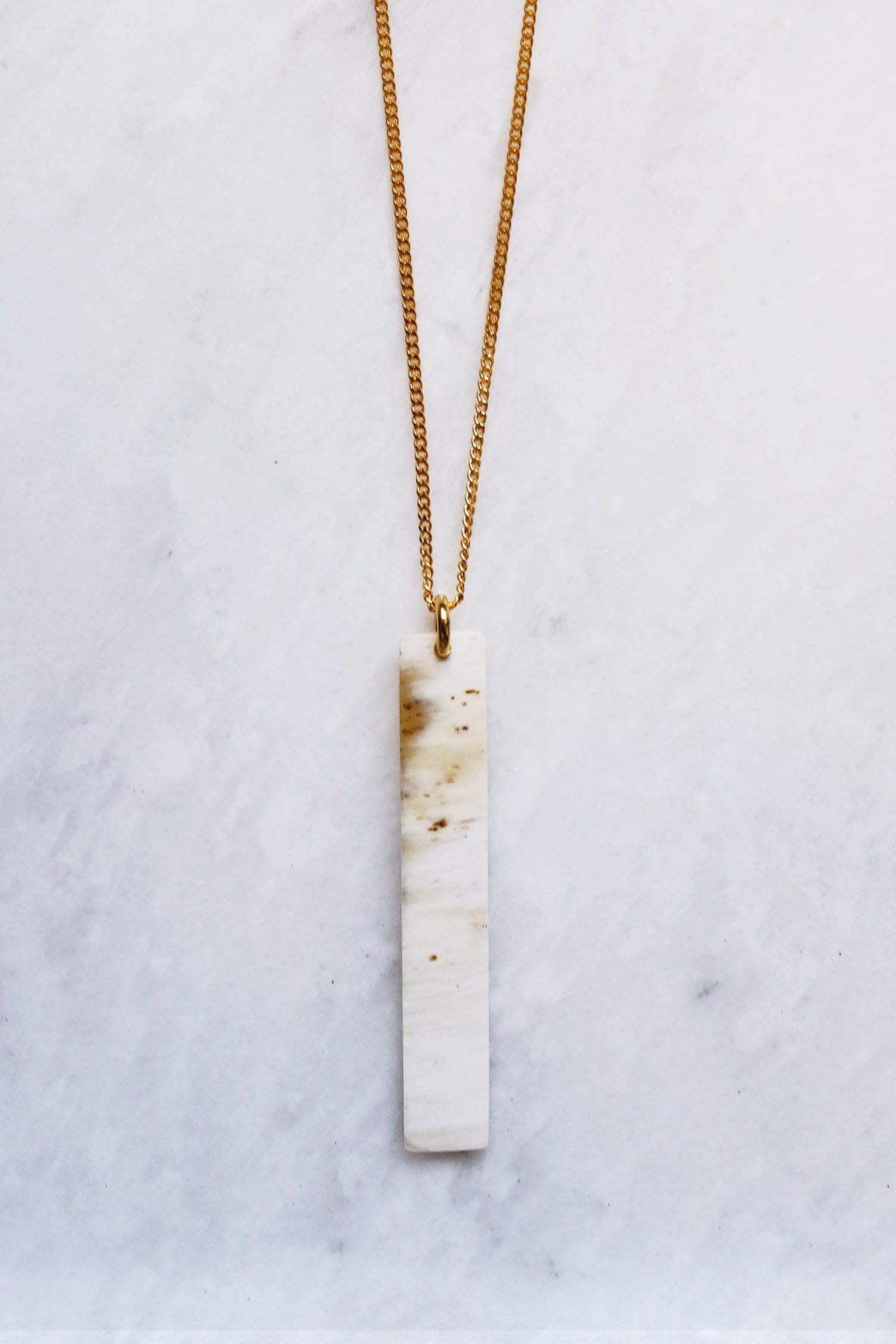 Collier pendentif bar minimaliste en laiton plaqué or 16K avec corne de buffle - Ma boutique de gadget