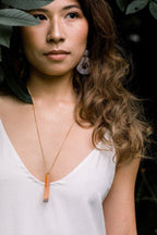 Collier pendentif bar minimaliste en laiton plaqué or 16K avec corne de buffle - Ma boutique de gadget