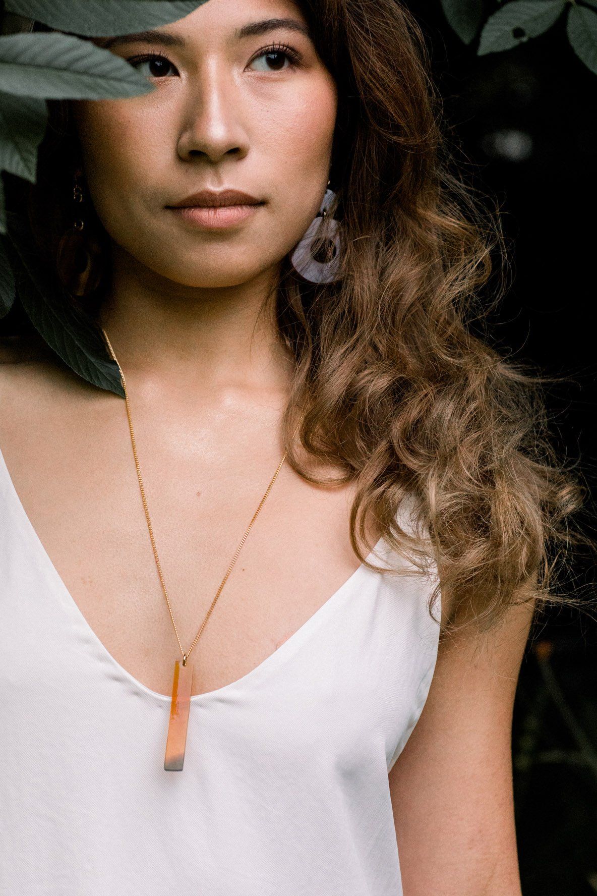 Collier pendentif bar minimaliste en laiton plaqué or 16K avec corne de buffle - Ma boutique de gadget