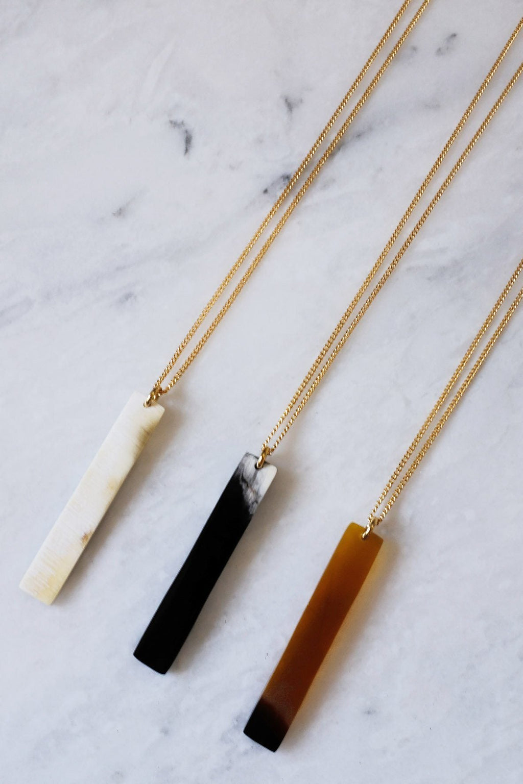 Collier pendentif bar minimaliste en laiton plaqué or 16K avec corne de buffle - Ma boutique de gadget